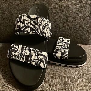 Sorel 2 strap slide in sandal